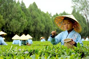 湖人官推：祝最伟大的紫金球员之一的张伯伦生日快乐